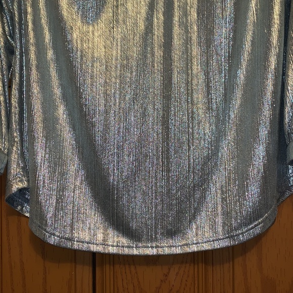 Rotita Boutique Iridescent & Shimmer Metallic Pleated Cold Shoulder Halter Top - Picture 12 of 16